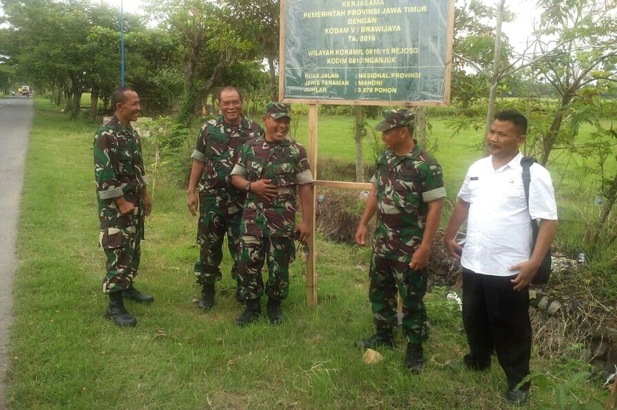 ​Kasdim 0810/Nganjuk Menerima TIM Monitoring Dan Evaluasi Penghijauan Penanaman Pohon MAHONI