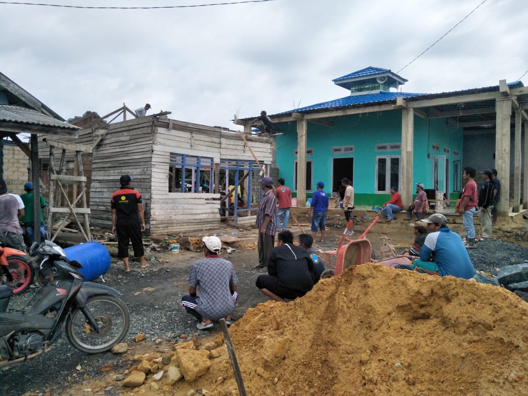 Rumah M. Rofiqi Penjual Es Dondong Diruntuhkan Warga