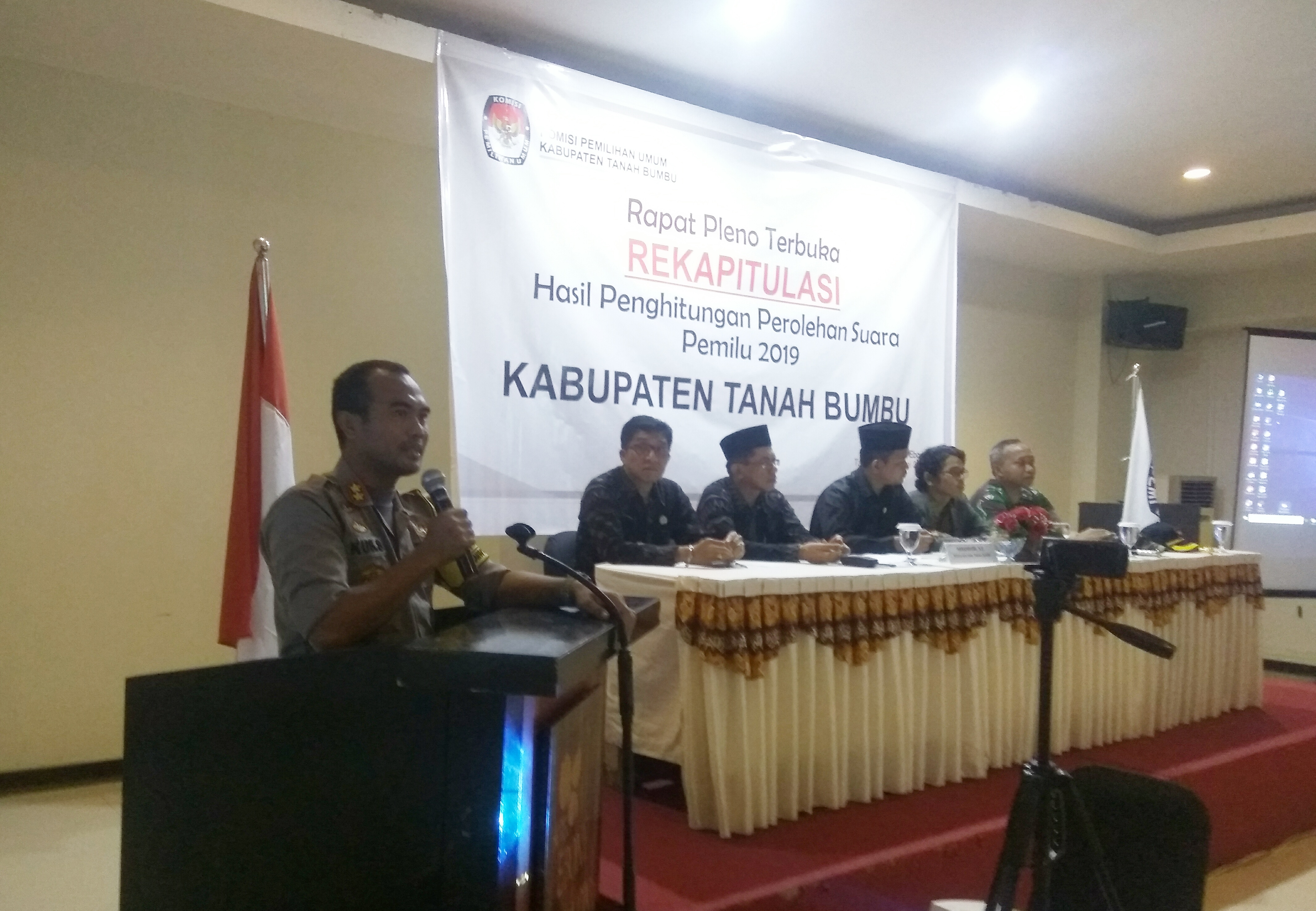 Rekapitulasi KPU Tanbu, Kapolres; Jaga Suasana Sejuk Dan Damai Yang Ada di Masyarakat Tanbu