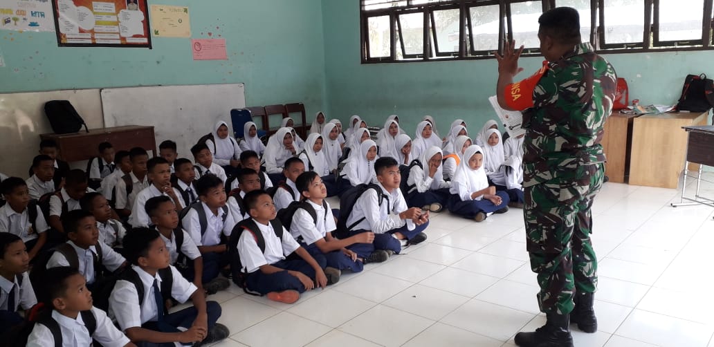 Koramil 03/Khu Bekali Siswa Siswi SMPN 1 Kusan Hulu Pengetahuan Wasbang