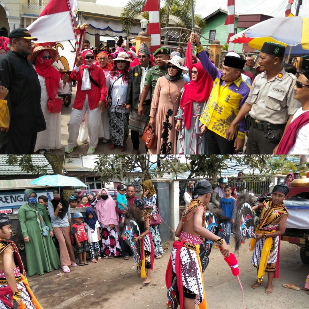 Bupati Tanah Bumbu melepas Karnaval Budaya Berarak Ketupat Dalam Rangka Peringatan Hari Jadi Satui