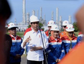 Tinjau Kilang Petrokimia TPPI, Presiden: Bisa Hemat Devisa 4,9 Miliar USD