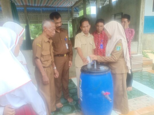 Tiga Sekolah Terima Biodigester dari DLH Tanbu