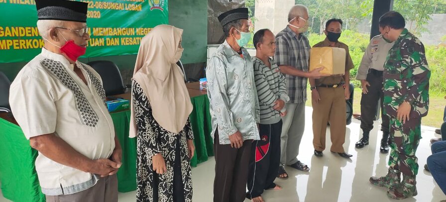 Tingkatkan Persatuan dalam Kebinekaan Koramil 1022-06/SLN Gelar Komsos