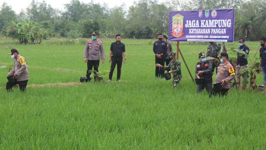 Damdim 0314/Inhil Dampingi Bupati Launching Kampung Tangguh Nusantara