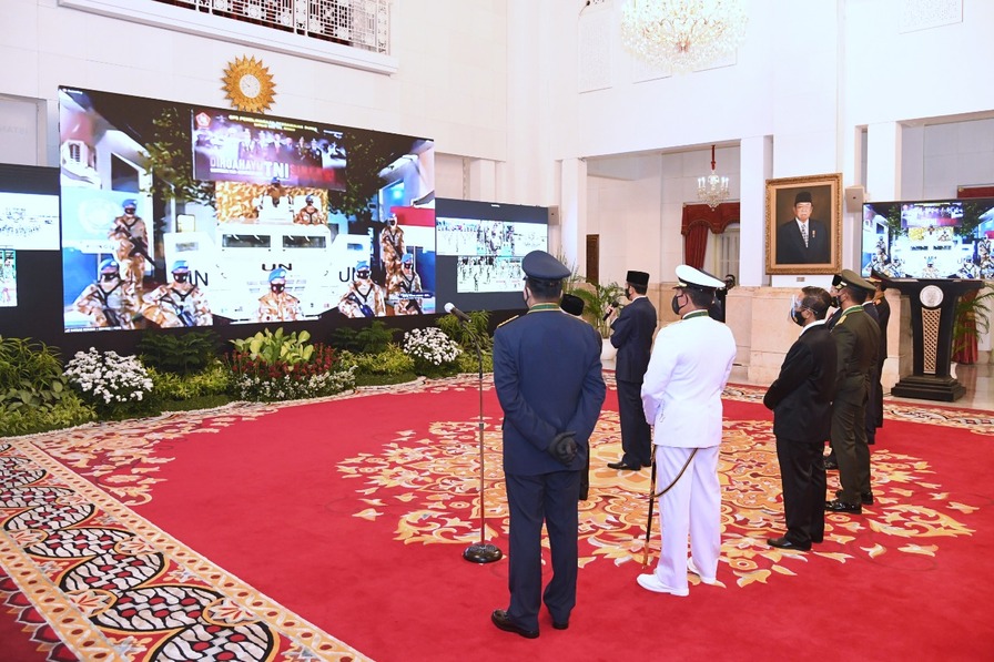 Presiden Jokowi Pimpin Upacara Peringatan ke-75 Hari TNI