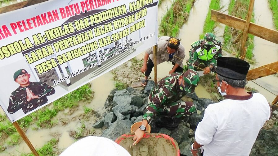 Dukung Kegiatan Keagamaan Dandim 1022/Tnb Gelar Peletakan Batu Pertama Pembangunan Musholla Al-Ikhlas