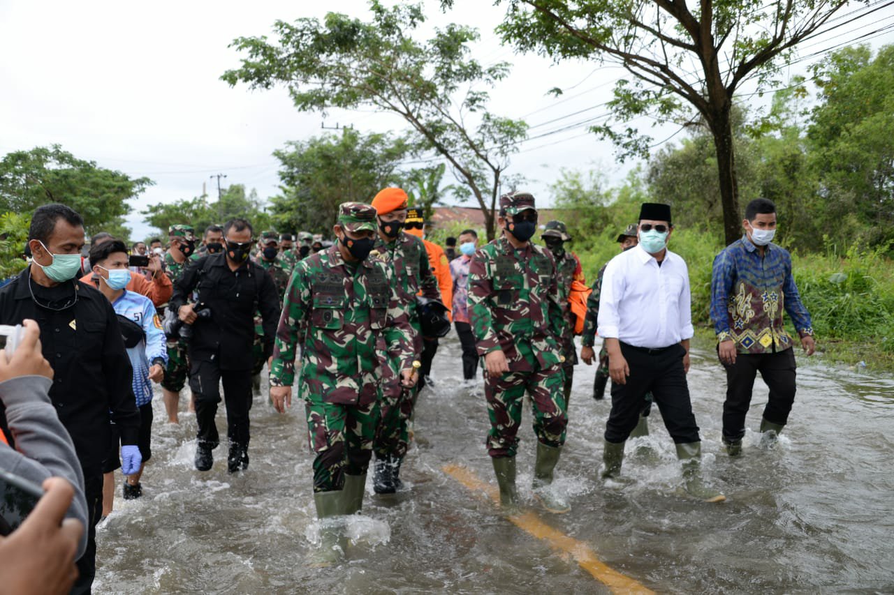 Panglima TNI Tinjau Langsung Lokasi Bencana Banjir Kalsel