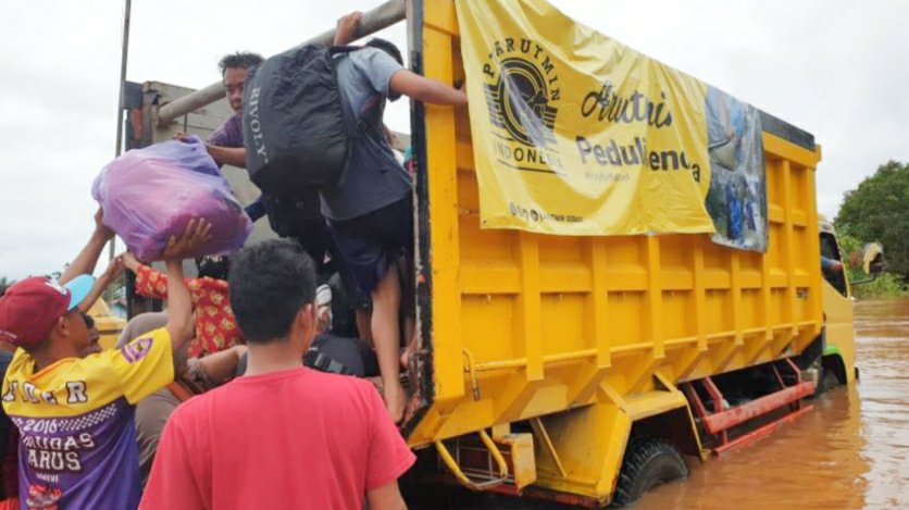 Arutmin Bergerak Bantu Bencana Banjir Kalsel