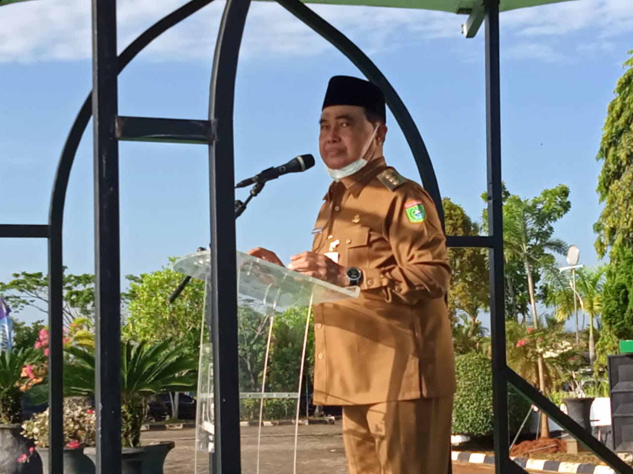 Bupati Tanah Bumbu Zairullah Azhar Pimpin Apel Pagi yang Diikuti Pejabat ASN