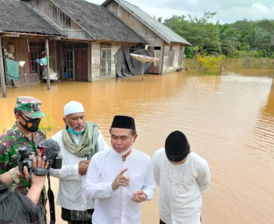 Zairullah Sambangi Warga Korban Banjir di Kusan Hulu