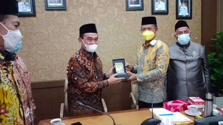 Bupati Tanbu Sambut Kunjungan Rombongan Komisi 2 DPRD Kalsel