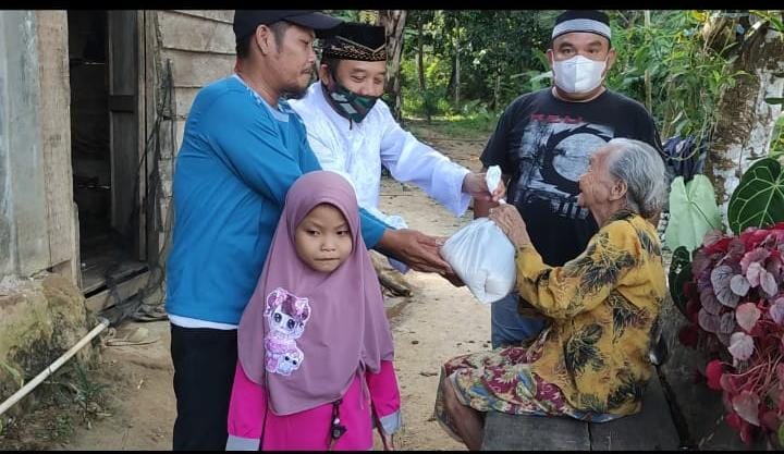 Jumat Berkah, Posko Satu Jiwa Kembali Salurkan Bantuan Kepada Warga Yang Membutuhkan