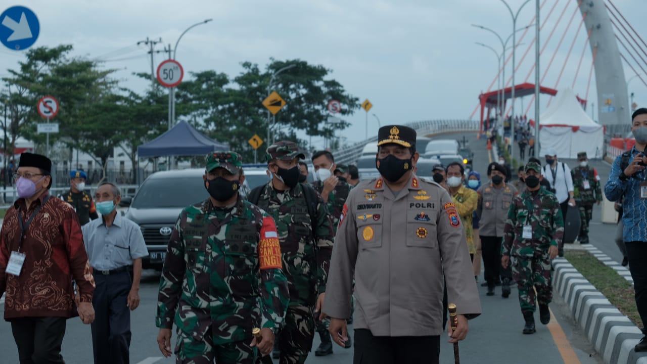 Pangdam VI/Mulawarman Serta Danrem 101/Antasari Saksikan Peresmian Jembatan Sei Alalak