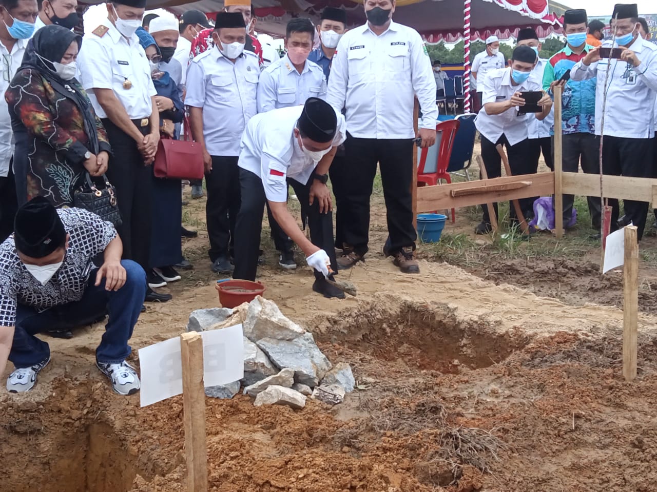 Bupati Tanbu Letakkan Batu Pertama Ponpes Program CSR PT BIB