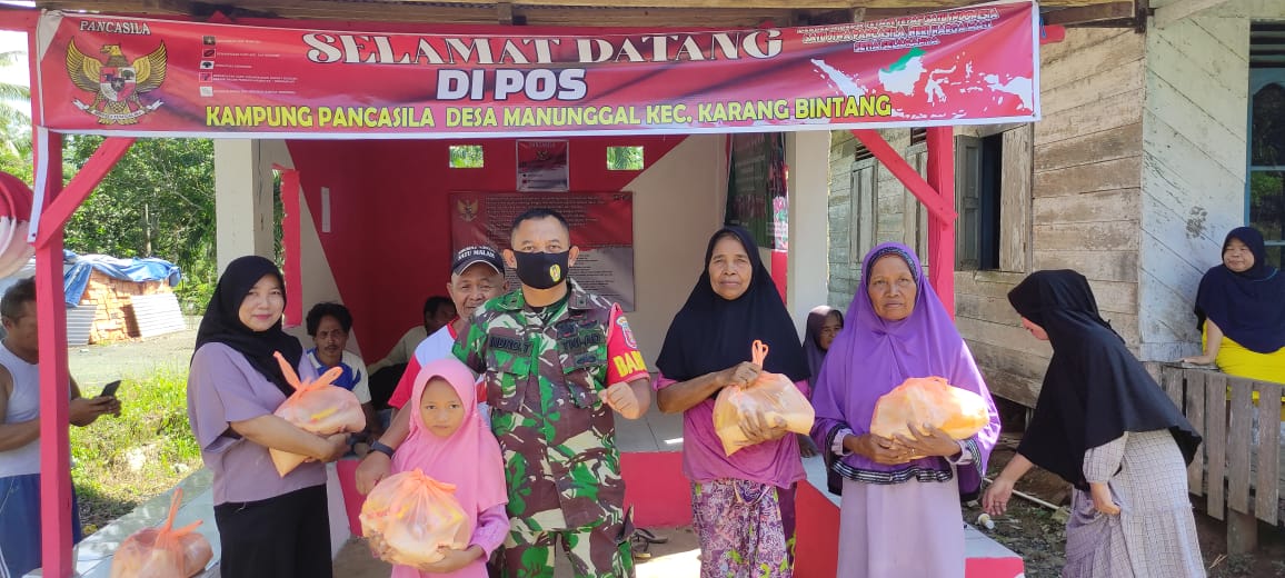 Momen Jumat Berkah, Posko Satu Jiwa Bagikan Sembako dan Nasi Kotak