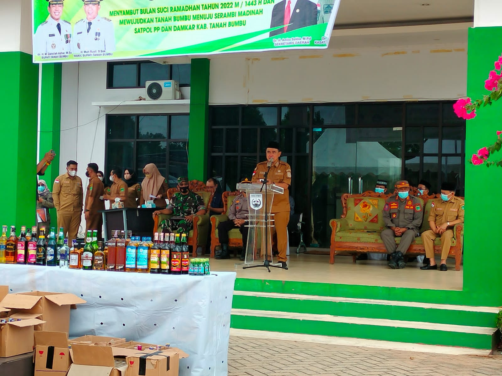 Pemkab Tanbu Musnahkan Ribuan Botol Miras