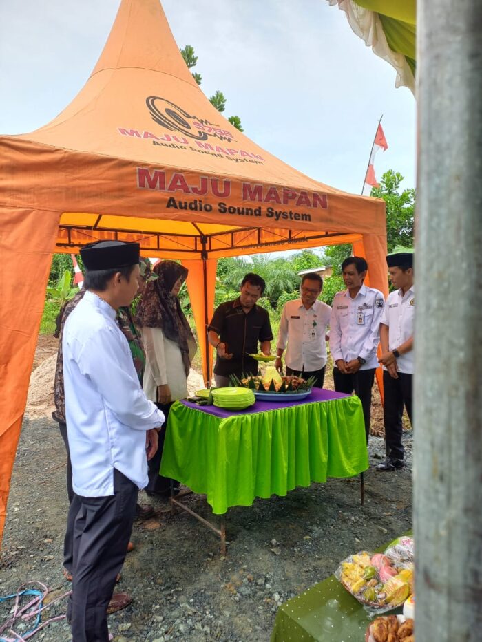 Peletakan Batu Pertama Pembanguan Kantor Desa Persiapan Gunung Kanuar Jadi Barometer Desa Persiapan Lainnya