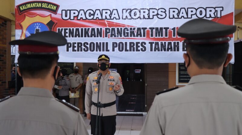 Polres Tanbu Gelar Upacara Korps Raport Kenaikan Pangkat Terhadap 40 Personel