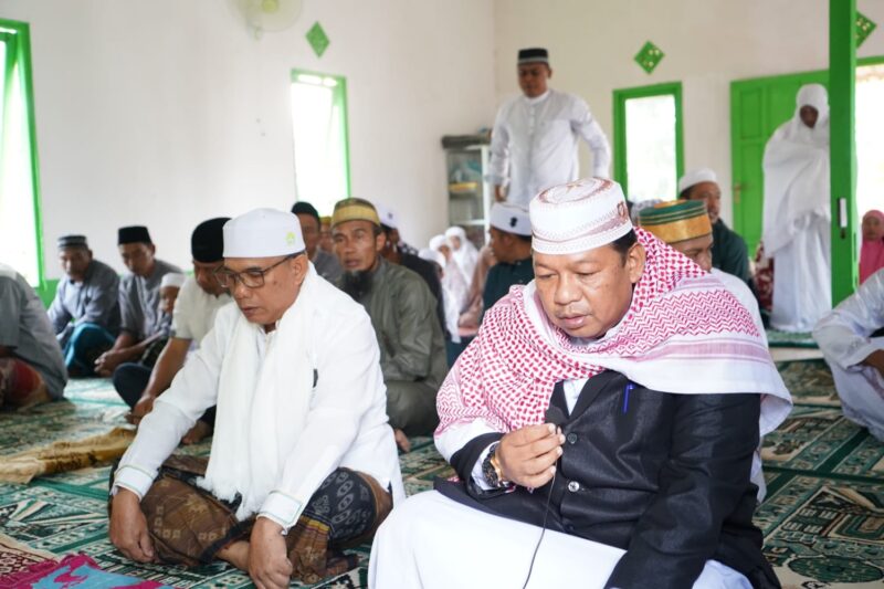 Sholat Ed di Desa Persiapan Sungai Tajur Wabup Sumbang 2 Ekor Hewan Kurban