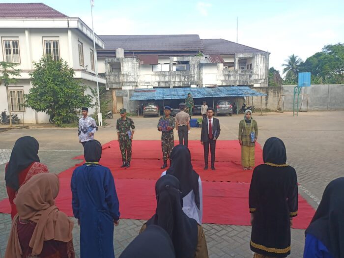 Kenakan Baju Profesi, Siswa-Siswi MA Darul Azhar Ikuti Upacara Peringatan Hari Pahlawan Ke-77