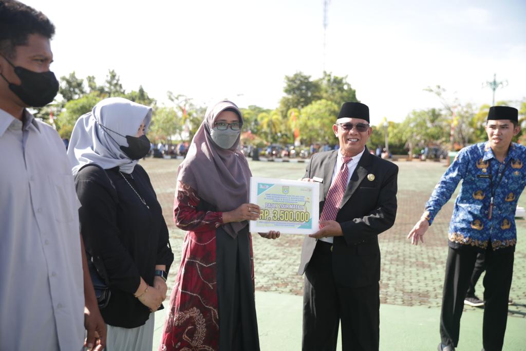 Berkontribusi Dalam Memajukan Budaya Daerah, 5 Pelaku Seni Di Tanbu Diganjar Penghargaan