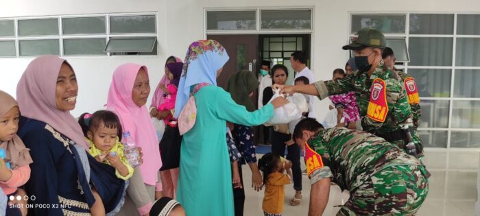 Koramil Karang Bintang Dan Posko Satu Jiwa Salurkan Bantuan Untuk Anak Pengidap Stunting