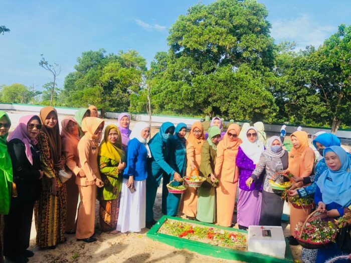 Peringati Hari Ibu, GOW Tanbu Ziarah Ke Makam Pahlawan Mattone