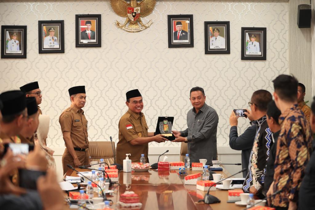 Pemkab Tanbu Terima Kunjungan DPRD HST dan Tapin