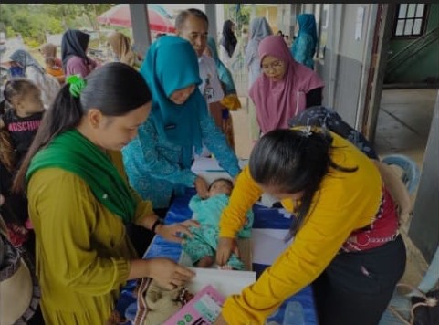 Monitoring Pelayanan Masyarakat, Camat Sungai Loban Kunjungi Posyandu