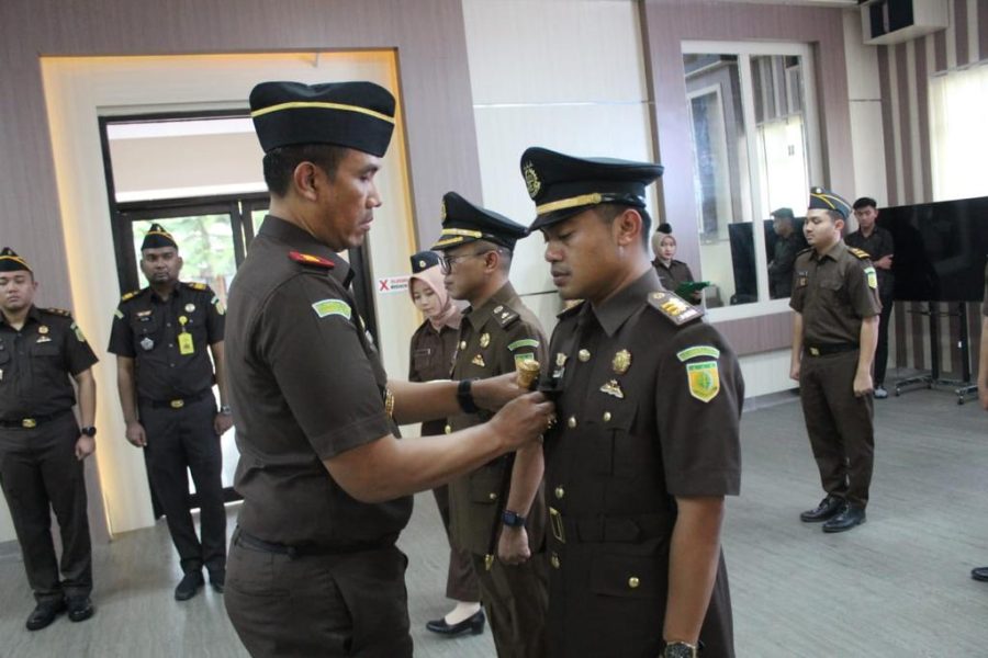 Penyegaran Jabatan, Kejari Tanbu Gelar Serah Terima Jabatan Kasubag Pembinaan