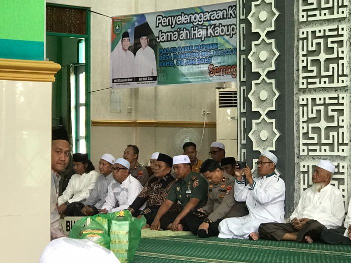 Keberangkatan Ratusan Jamaah Calon Haji Asal Tanbu Dilepas Bupati