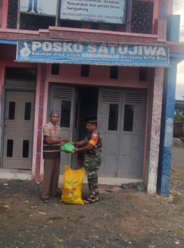 Semangat Gotong Royong, Posko Satu Jiwa Berikan Bantuan di Desa Kupang Berkah Jaya