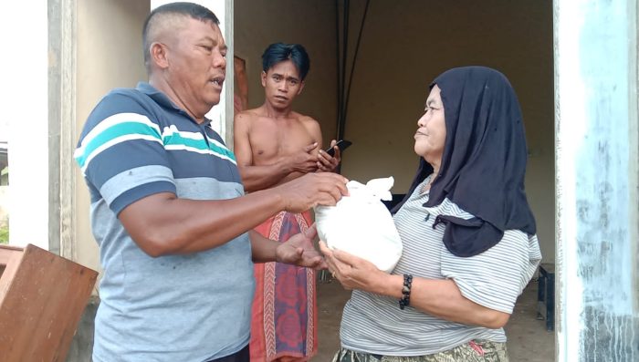 Jumat Berkah, Posko Satu Jiwa Salurkan Bantuan di Desa Kupang Berkah Jaya