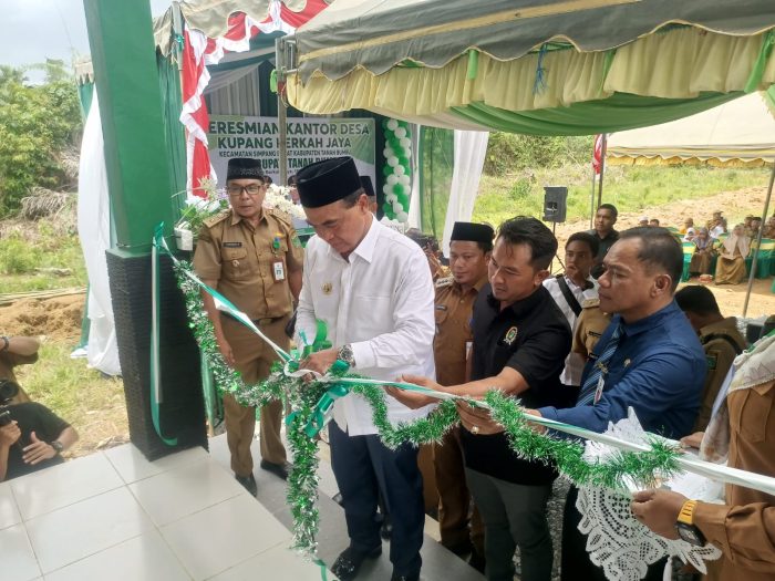 Bupati Tanbu Resmikan Kantor Desa Kupang Berkah Jaya