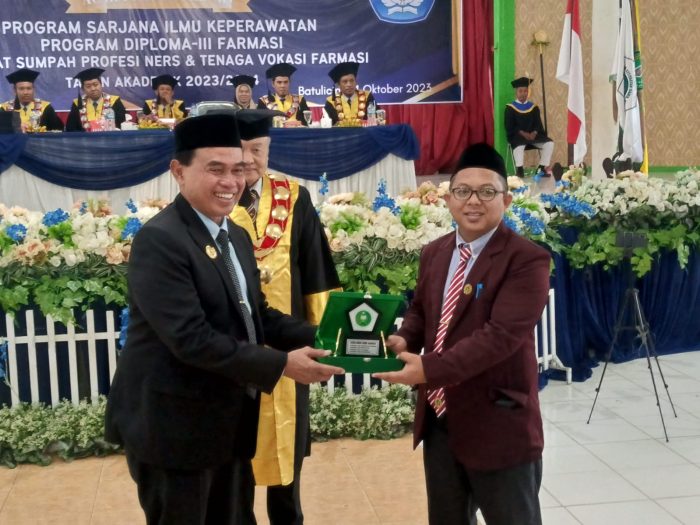 Hadiri Wisuda Ke-XIV STIKES Darul Azhar, Bupati Tanbu Berikan Pesan Kepada Wisudawan