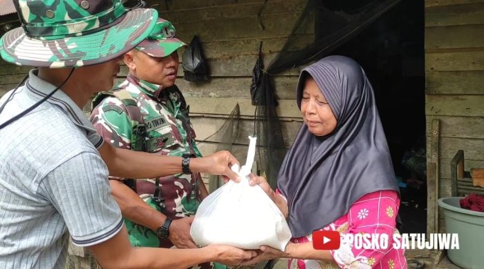 Meski Diguyur Hujan Lebat, Posko Satu Jiwa Tetap Berdedikasi Menyentuh Hati Masyarakat