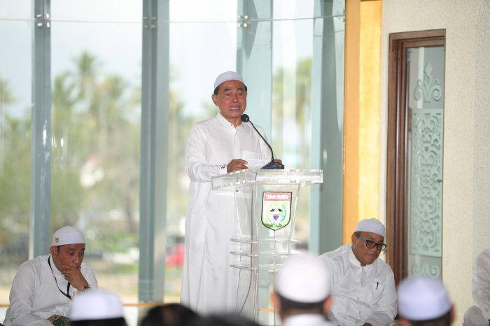 Bupati Tanbu HM Zairullah Azhar Resmikan Masjid Apung Ziyadatul Abrar