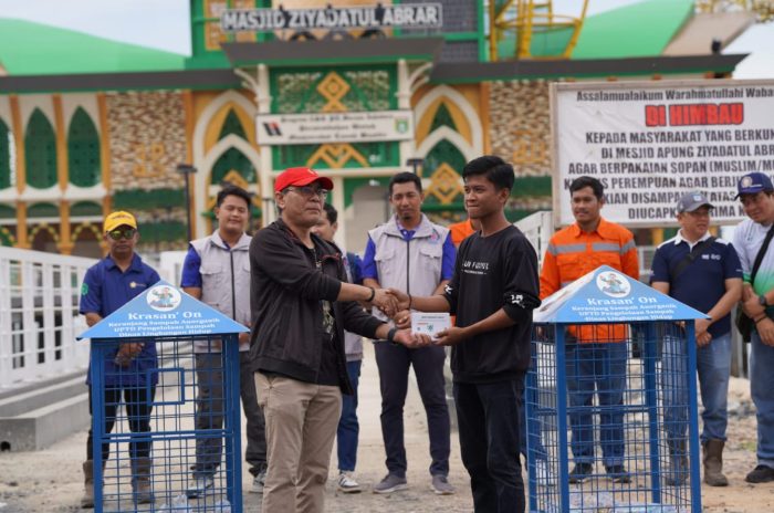 Tandai HPSN 2024 di Tanbu, DLH Gelar Aksi Bersih-Bersih Pantai