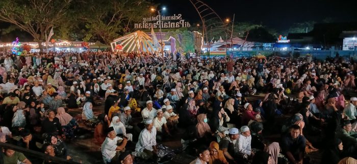 Di Panggung Mappanre Ri Tasi’e, KH Zhofaruddin Hadiri Tabligh Akbar Tanah Bumbu