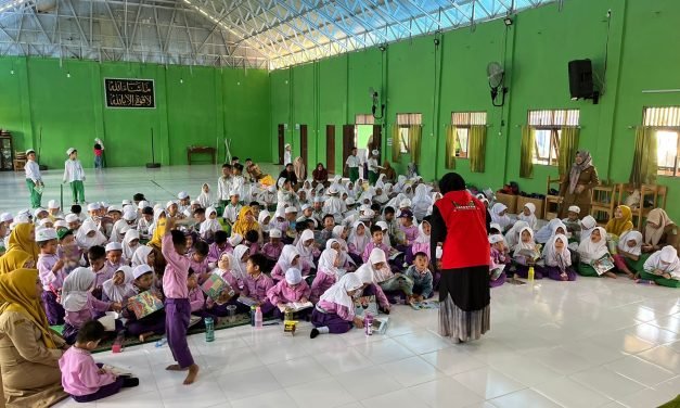 Bangun Karakter Anak, Dispersip Tanbu Gelar Story Telling Bersama YPI Syarif Abbas