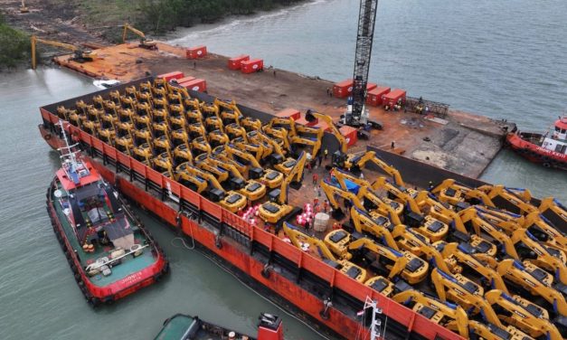 88 Unit Excavator Pesanan H. Isam tiba Di Merauke dan 176 Unit Segera Menyusul