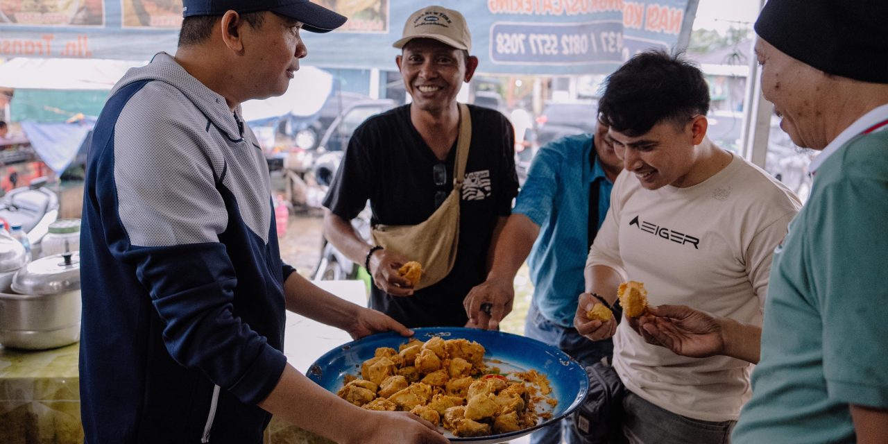 Andi Rudi Latif Ngopi Bersama di Pasar Manunggal Karang Bintang