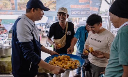 Andi Rudi Latif Ngopi Bersama di Pasar Manunggal Karang Bintang