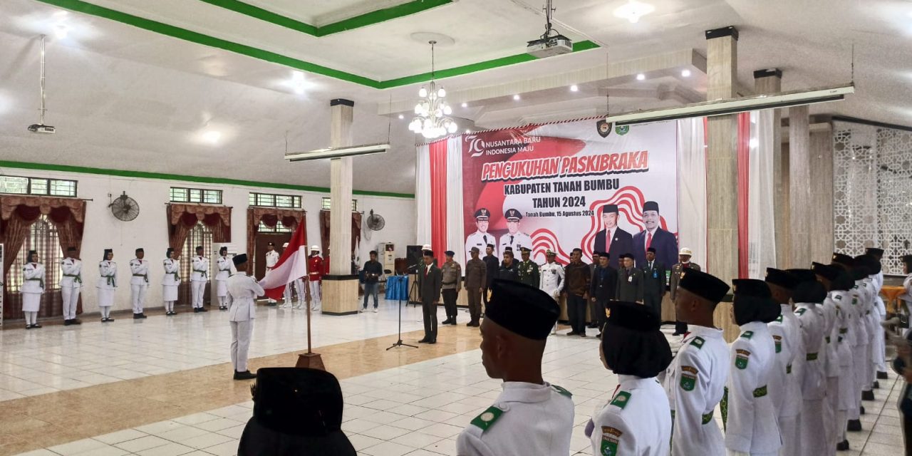 Perwakilan Bupati Tanbu Kukuhkan Anggota Paskibraka Angkatan XXI Tahun 2024