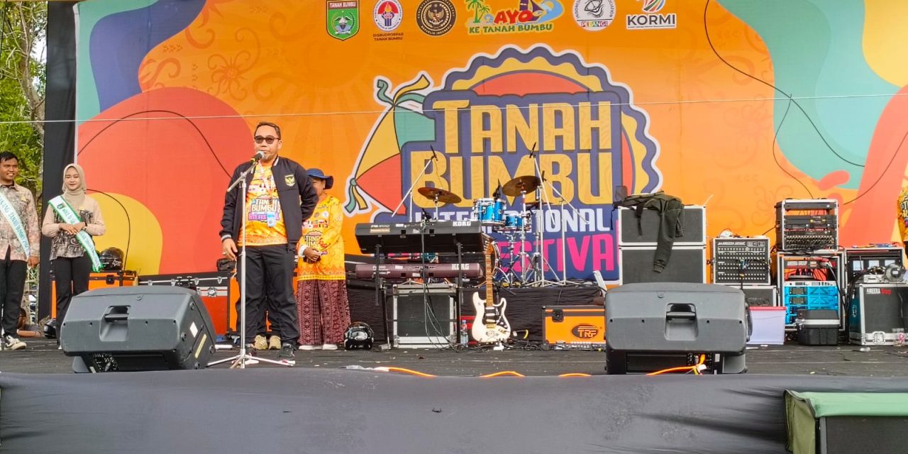 12 Negara Meriahkan Langit Tanah Bumbu pada Acara Festival Layang-layang Internasional