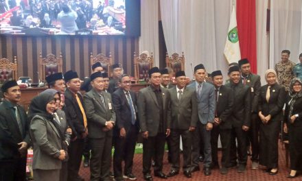 DPRD Tanbu Umumkan Pemberhentian Diri Wakil Bupati Tanbu di Rapat Paripurna