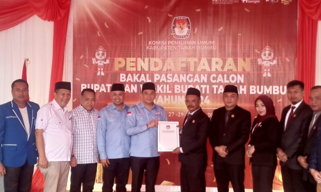 Diusung 8 Parpol ARB Resmi Serahkan Berkas Pendaftaran Ke KPU Tanbu