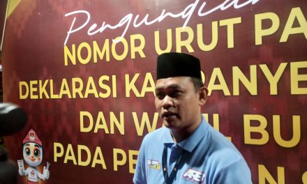 Paslon Bupati dan Wabup Hadiri Rapat Pleno Terbuka Guna Penetapan Pengundian Nomor Urut Pasangan