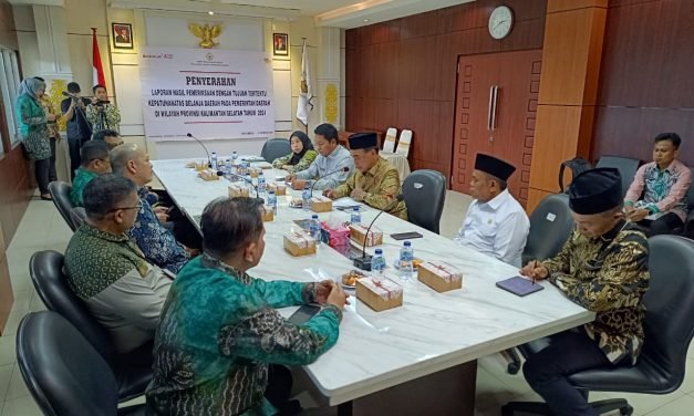 Bupati Tanbu Hadiri Acara Penyerahan LHP di Kantor BPK Perwakilan Provinsi Kalsel